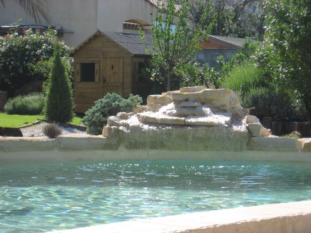 piscine fontaine pierre calcaire