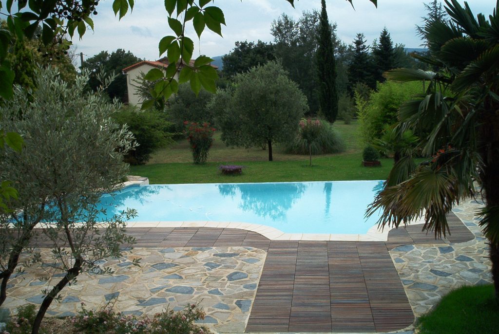 piscine débordement