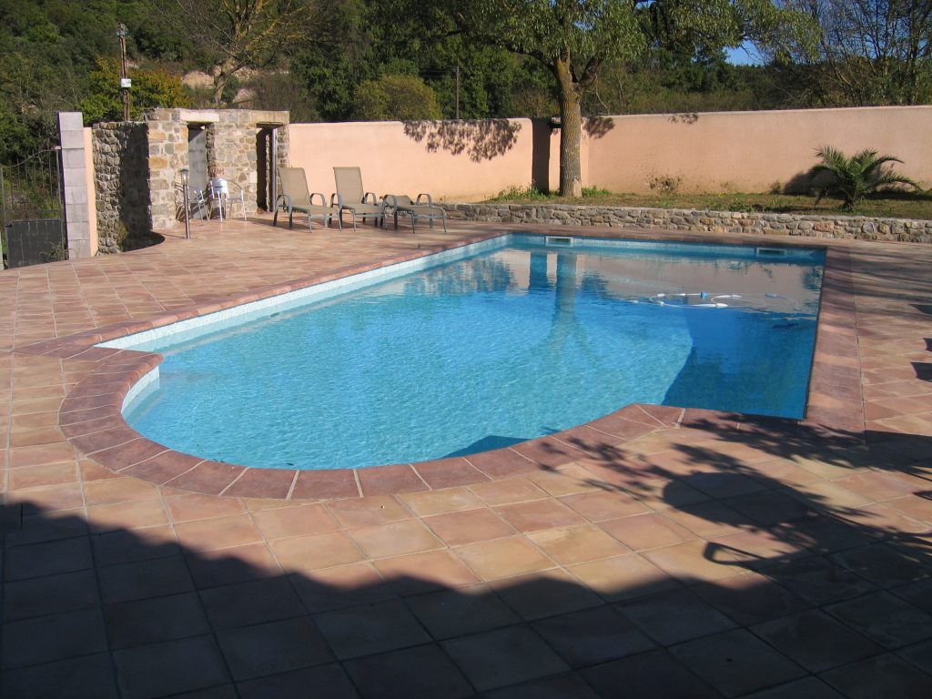 piscine escalier demi-cercle
